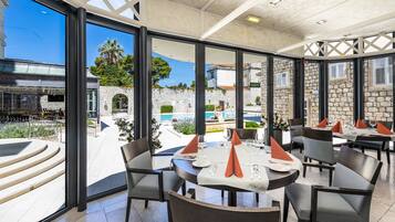 Café da manhã, almoço e jantar