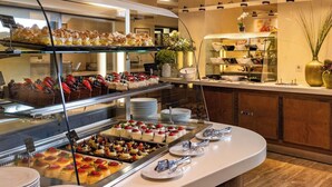 Breakfast, lunch and dinner served - Hotel Lapad (Dubrovnik)
