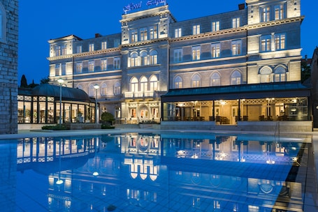 Front of property - evening/night. Hotel Lapad