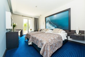 Minibar, in-room safe, individually decorated, desk