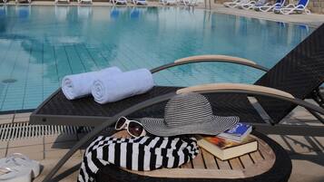 Outdoor pool, pool umbrellas, sun loungers