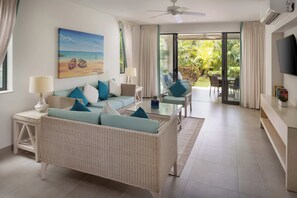 42-inch TV with cable channels - Beach View (Paynes Bay)