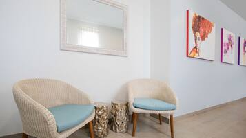 Couples treatment rooms, body treatments, aromatherapy