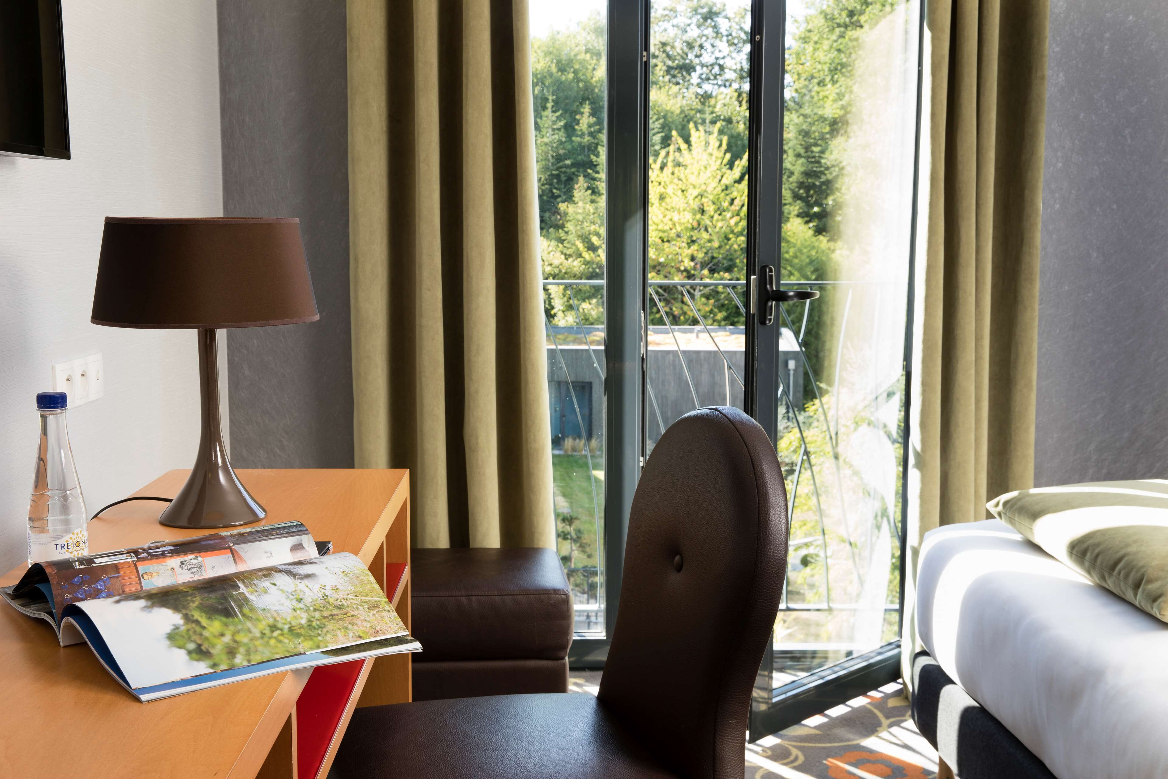 superior room, 1 queen bed, non smoking (twin bed on request) | in-room safe, desk, blackout curtains, soundproofing