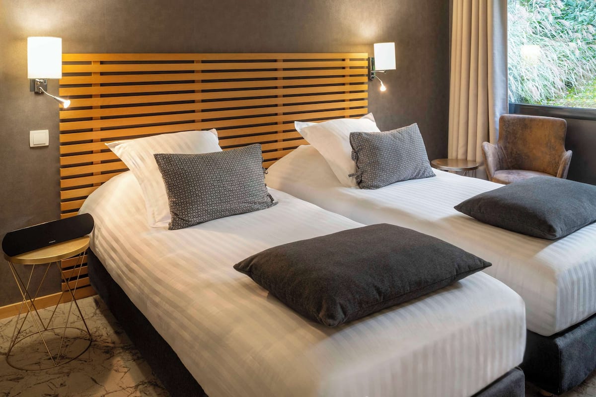 In-room safe, desk, blackout curtains, soundproofing