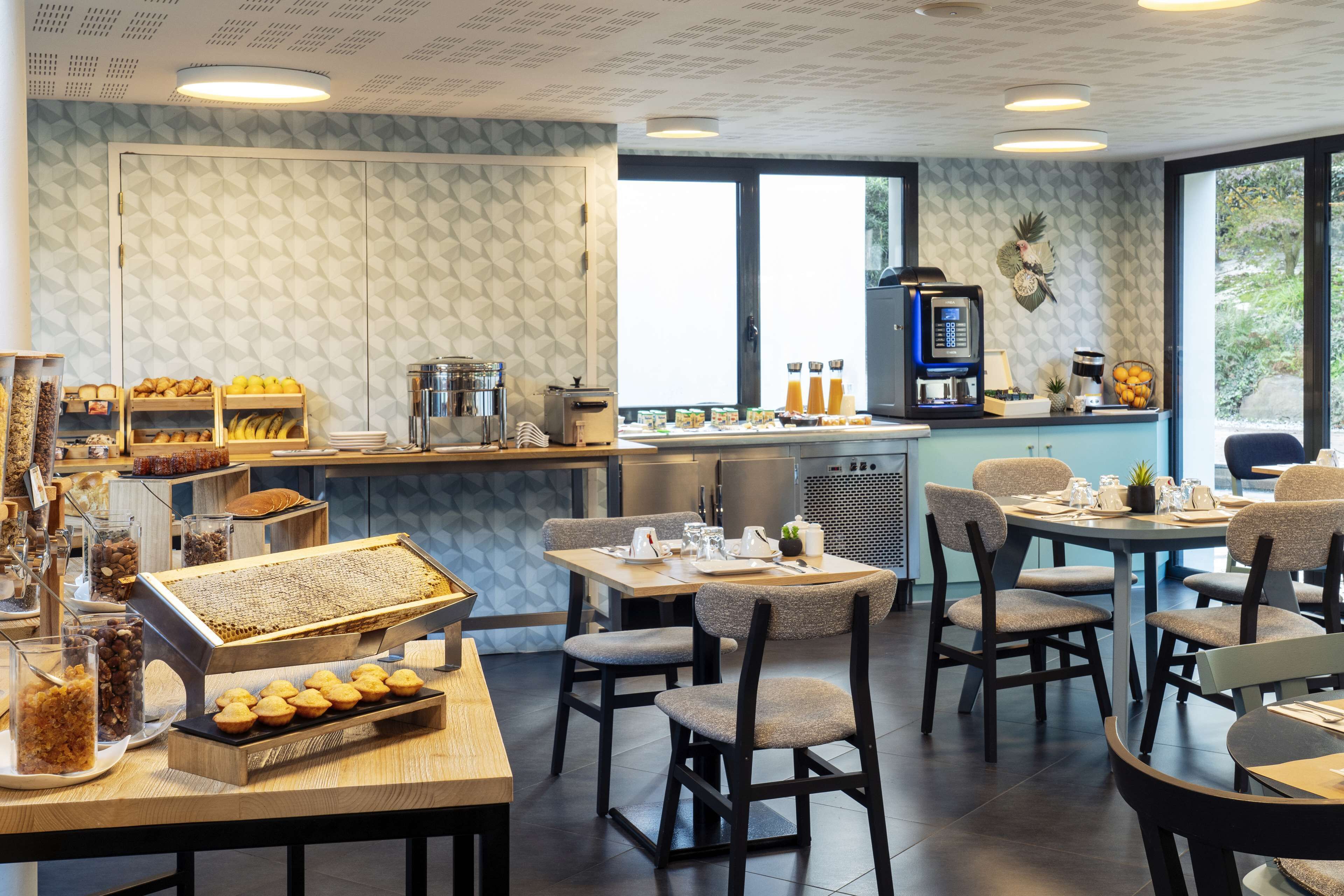 Daily buffet breakfast (EUR 19 per person)
