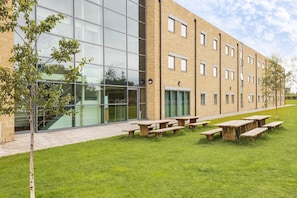 Garden - Days Inn by Wyndham Wetherby (Wetherby)