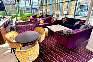 Bar (on property) - Days Inn by Wyndham Wetherby (Wetherby)