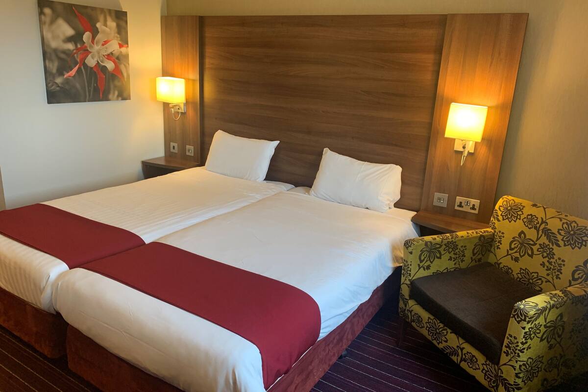 twin room, 2 single beds | desk, iron/ironing board, free cots/infant beds, free wifi