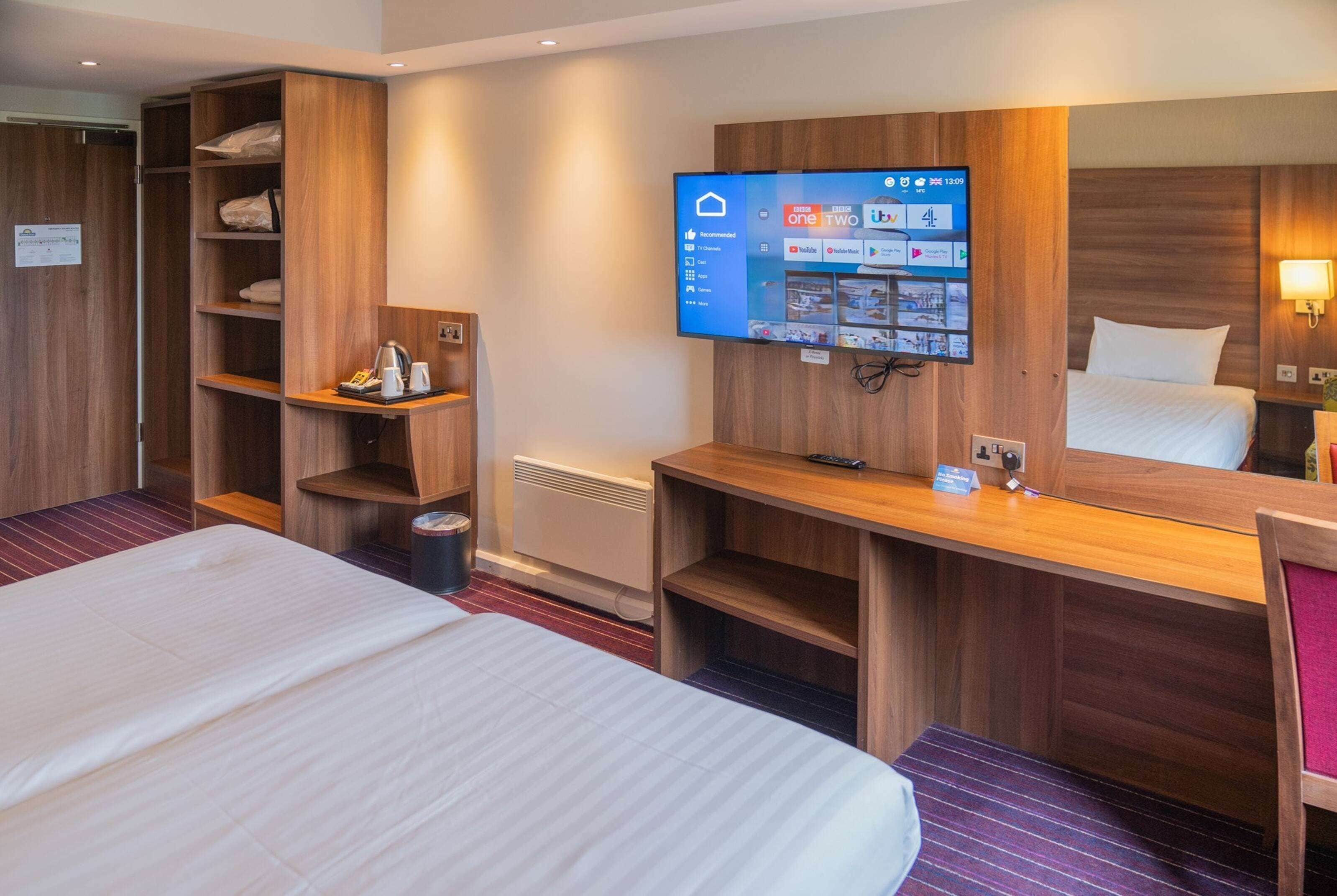 twin room, 2 single beds | desk, iron/ironing board, free cots/infant beds, free wifi