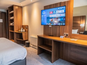 Desk, iron/ironing board, free cots/infant beds, free WiFi - Days Inn by Wyndham Wetherby (Wetherby)