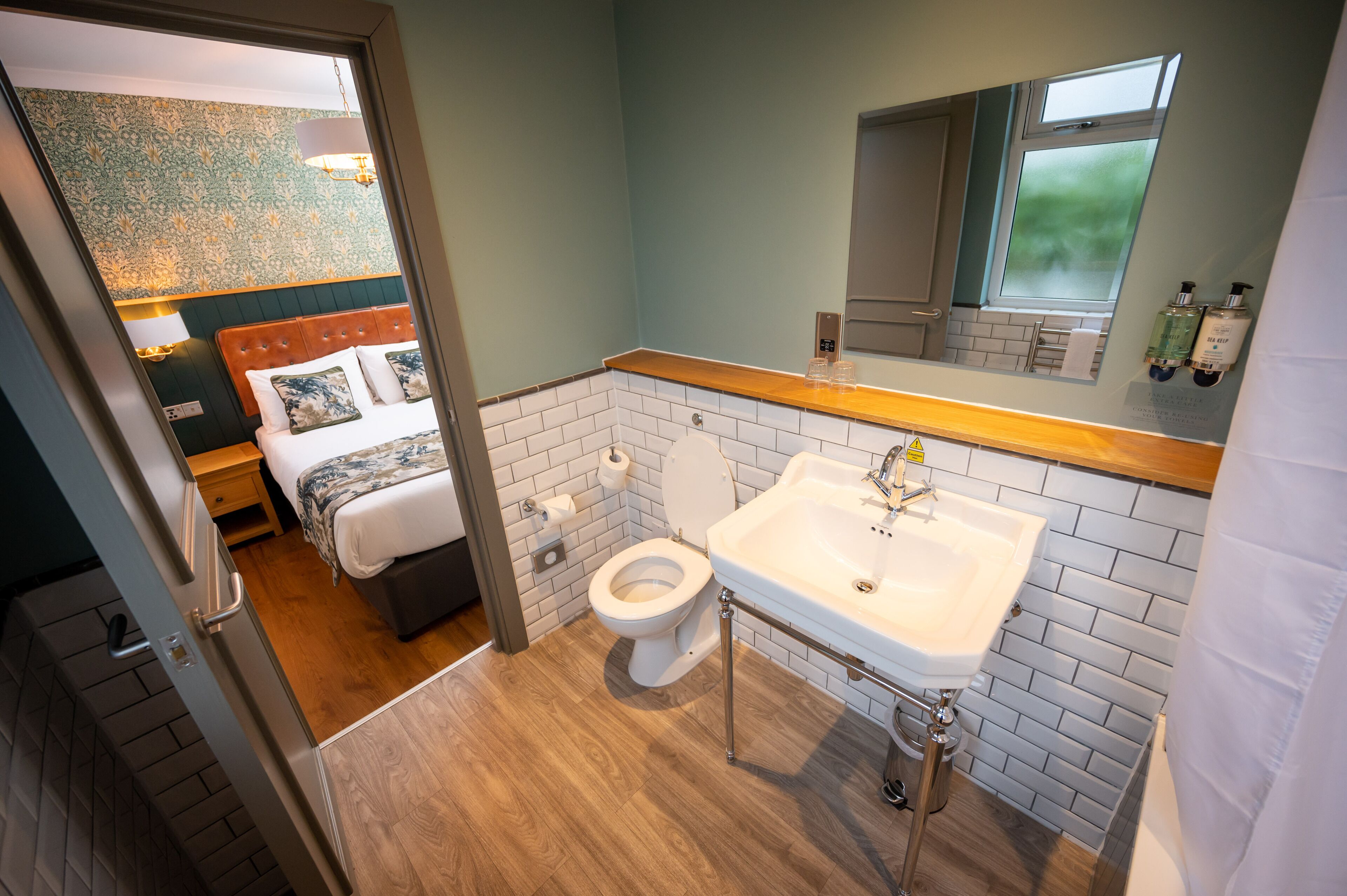 iron/ironing board, free wifi