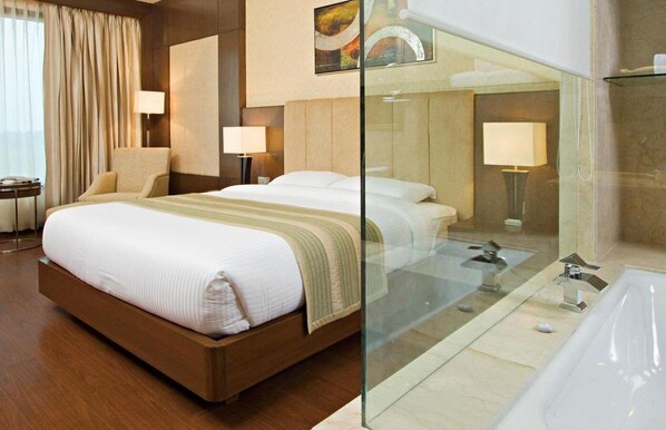 Egyptian cotton sheets, premium bedding, down duvets - The Cabbana Resort & Spa (Phagwara)