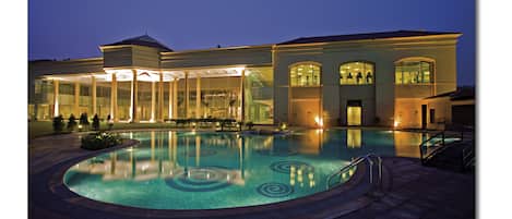 Outdoor pool, open 7:00 AM to 7:00 PM, pool umbrellas, pool loungers