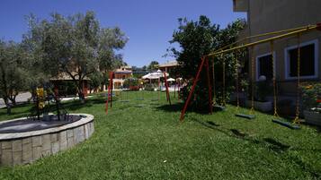 Children’s play area – outdoor