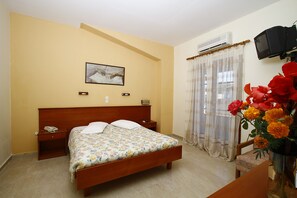 Family Room, 2 Bedrooms, Pool View | In-room safe, free cribs/infant beds, rollaway beds