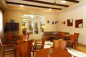 บริการอาหารเย็น, อาหารกรีก