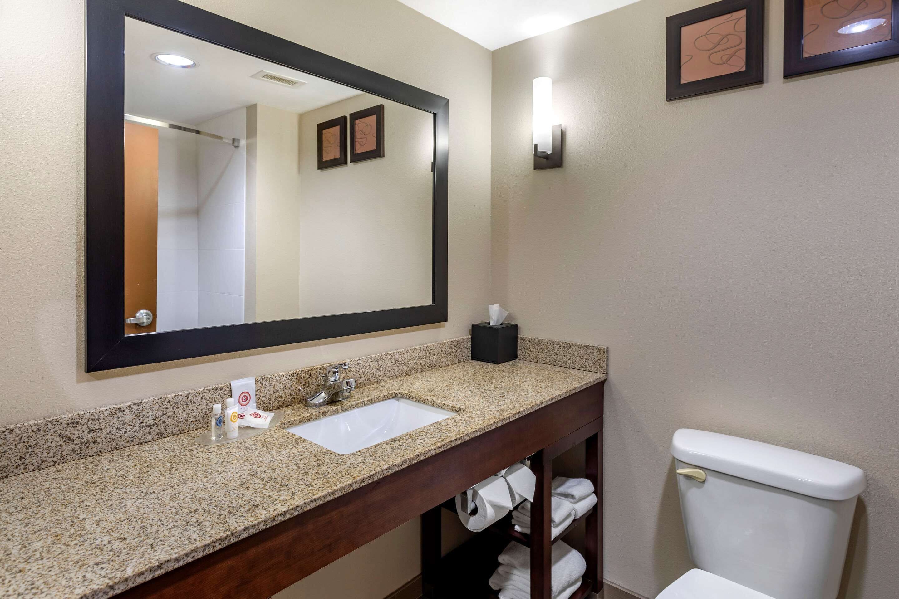suite, multiple beds, non smoking | bathroom | combined shower/bathtub, free toiletries, hair dryer, towels