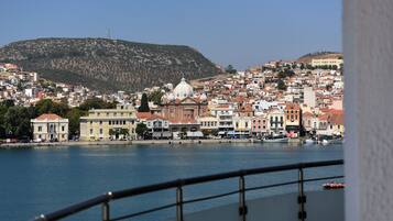 In-room safe, soundproofing, WiFi, alarm clocks