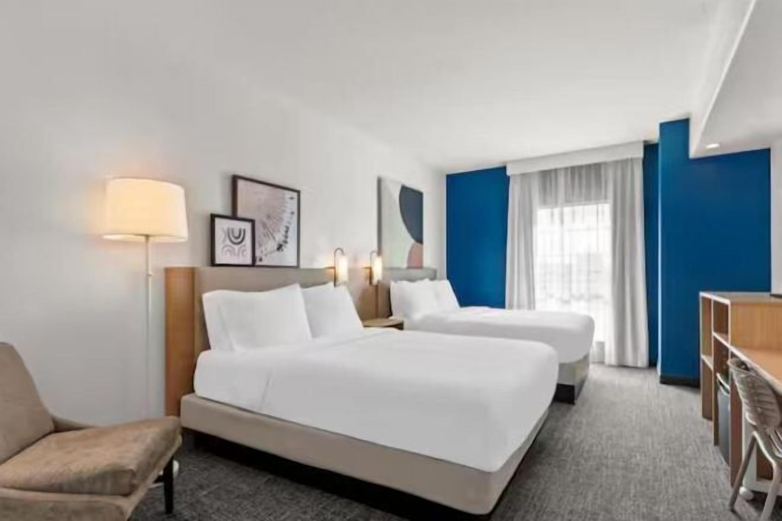 Bureau, espace de travail pour ordinateur portable