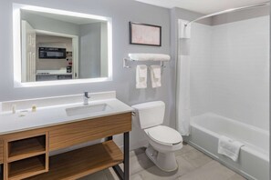 Combined shower/tub, free toiletries, hair dryer, towels - Hawthorn Extended Stay by Wyndham Ardmore (Ardmore)