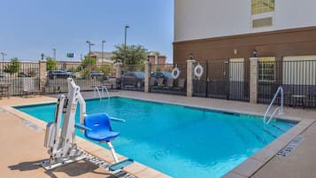 Piscina externa sazonal