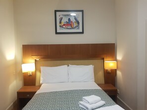 Standaard tweepersoonskamer | Verduisterende gordijnen, een strijkplank/strijkijzer, gratis wifi