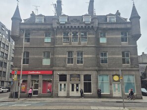 Front of property - Aberdeen House (Aberdeen)