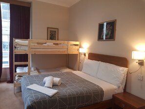 Quadruple Room | Blackout drapes, iron/ironing board, free WiFi, bed sheets - Aberdeen House (Aberdeen)