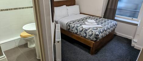 Economy tweepersoonskamer | Verduisterende gordijnen, een strijkplank/strijkijzer, gratis wifi