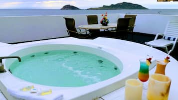 Phòng, 1 giường cỡ king, quang cảnh biển | Két bảo mật tại phòng, trang trí khác biệt