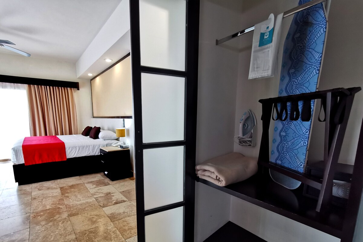 Habitación, 1 cama King size, vista al océano | Caja de seguridad en la habitación y decoración personalizada 