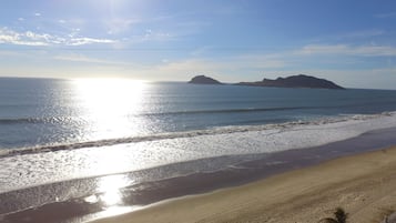 Una playa cerca