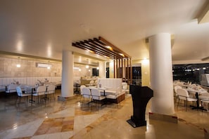 Breakfast, lunch, dinner served; Fusion cuisine, ocean views