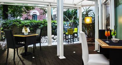 Twentyone Hotel