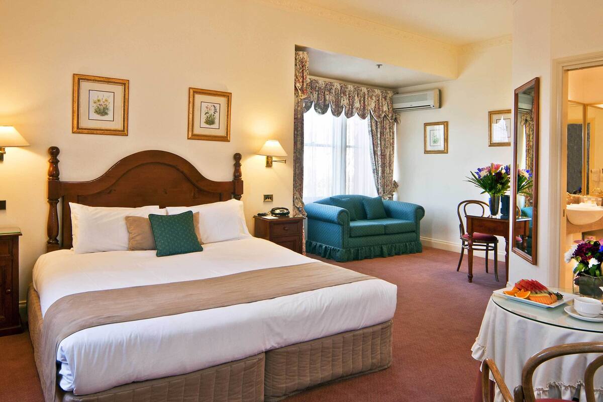 1 bedroom, premium bedding, pillow-top beds, desk