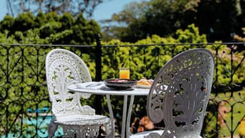 Zimmer (Heritage) | Hochwertige Bettwaren, Pillowtop-Betten, Schreibtisch