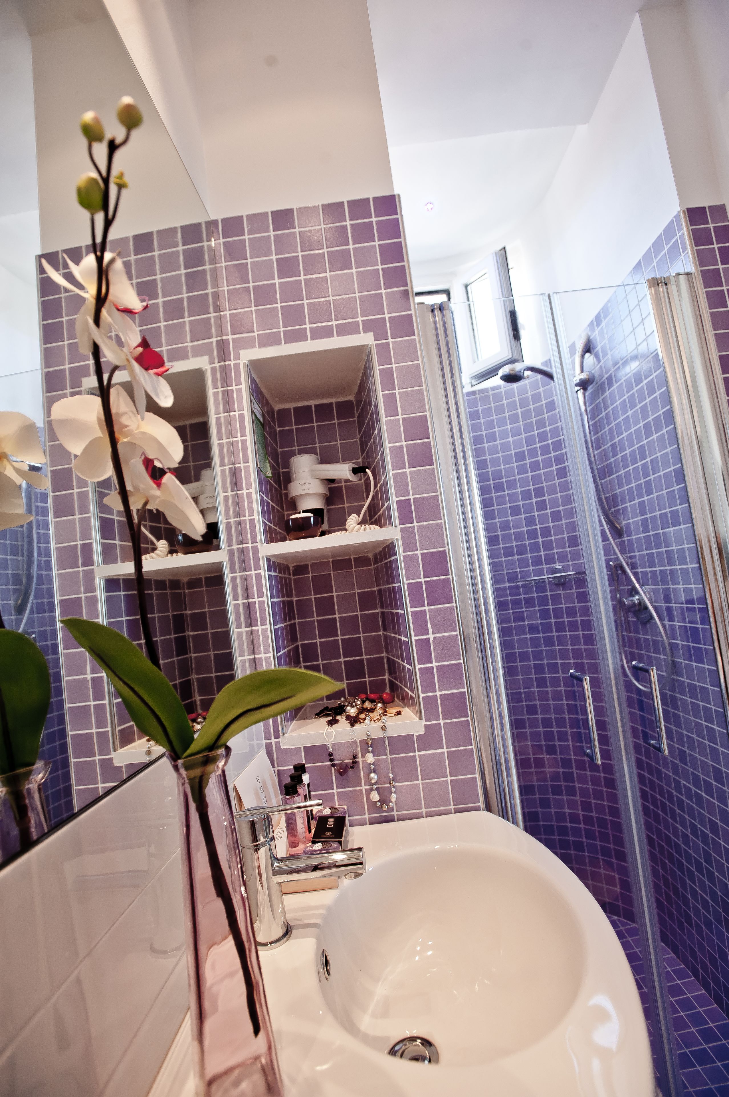 shower, rainfall showerhead, free toiletries, hair dryer