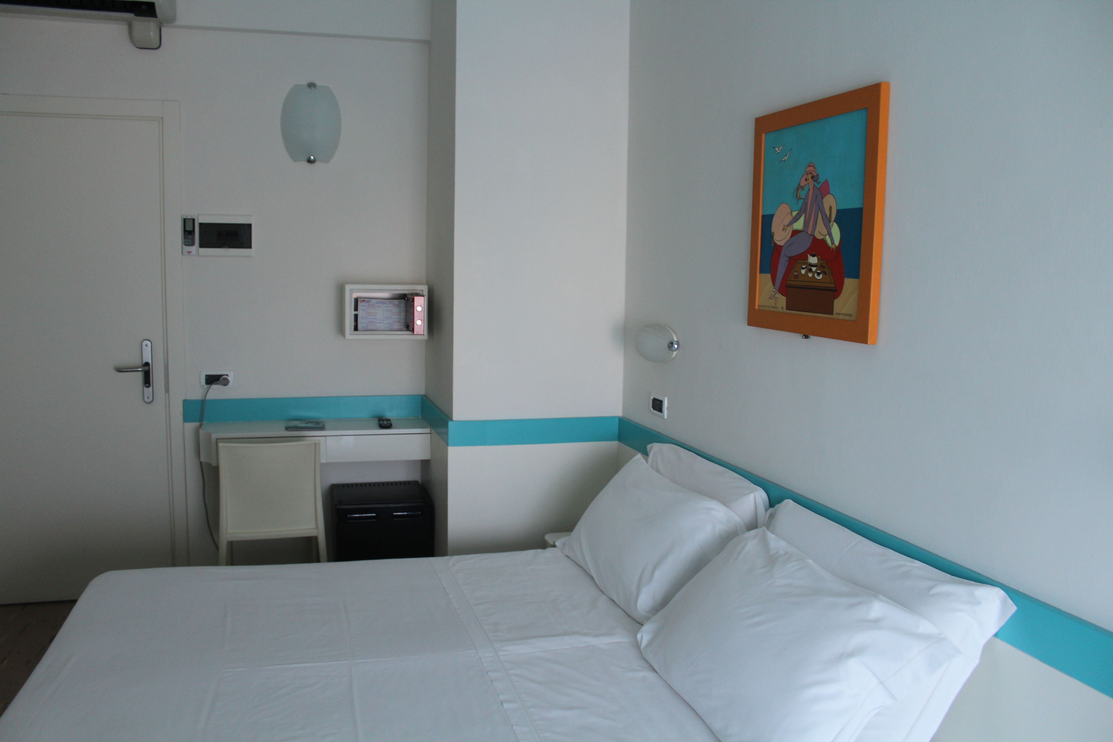 economy double or twin room | 1 bedroom, in-room safe, desk, iron/ironing board