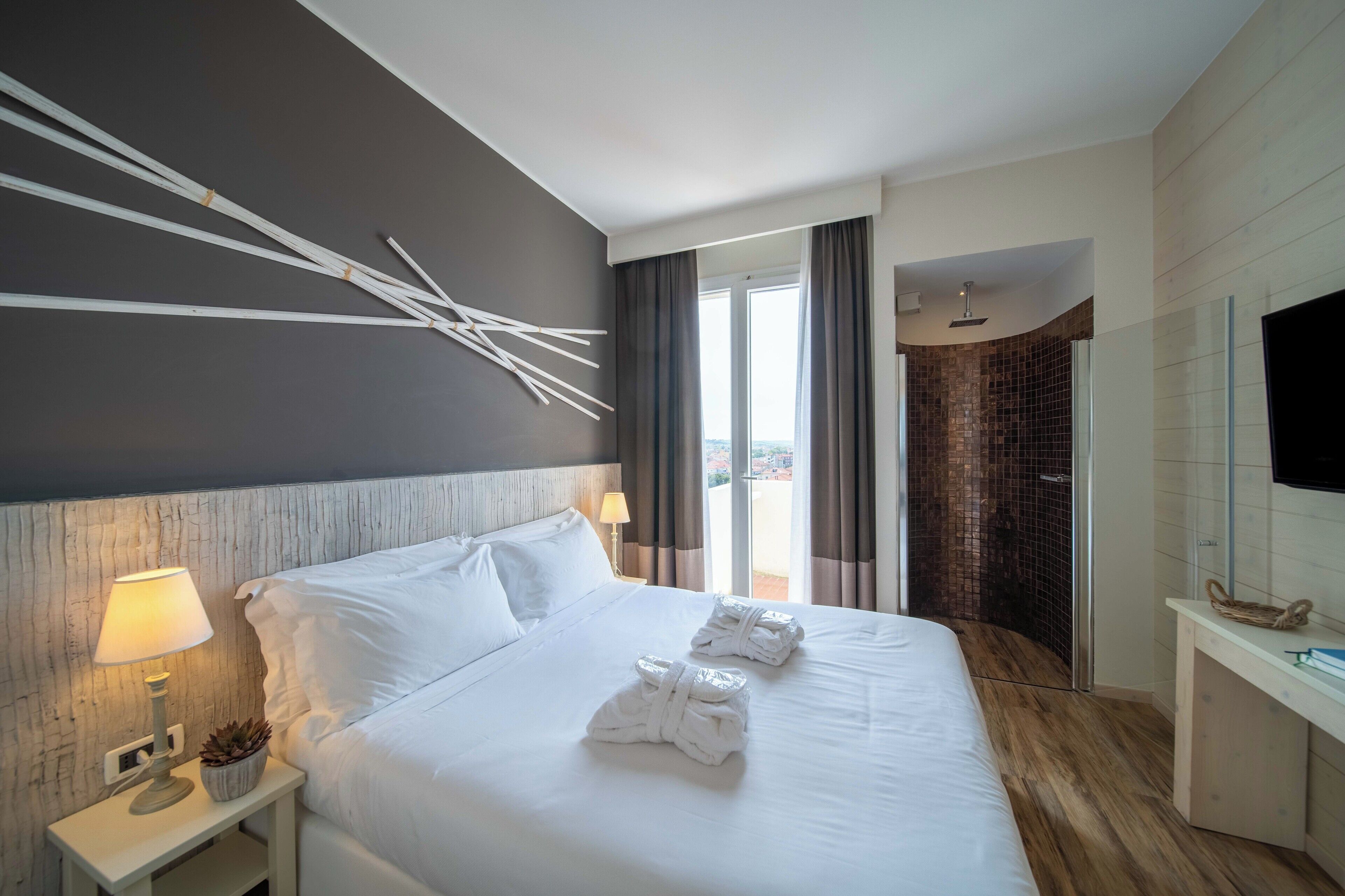 suite | 1 bedroom, in-room safe, desk, iron/ironing board