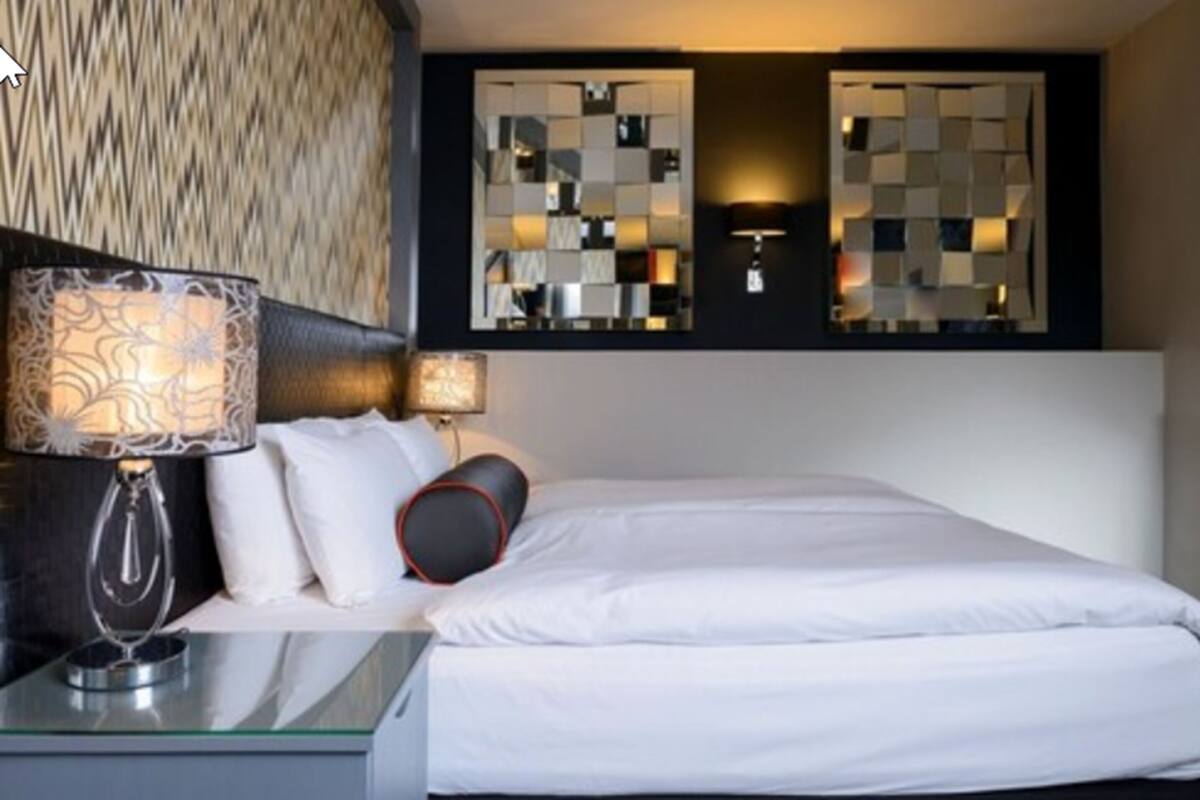 Literie de qualité supérieure, coffres-forts dans les chambres, bureau