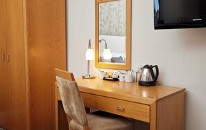 Family Room | Skrivebord, strykejern/-brett, wi-fi (inkludert) og sengetøy