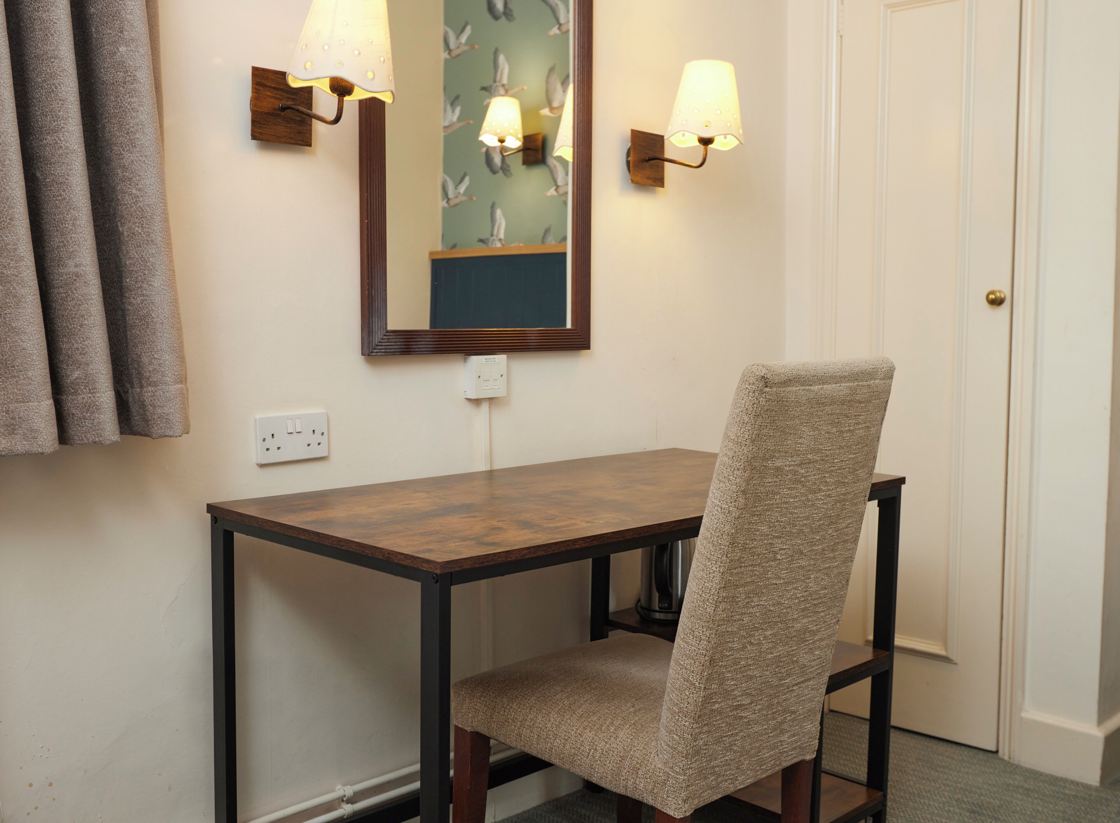 single room | 1 bedroom, desk, iron/ironing board, free cots/infant beds