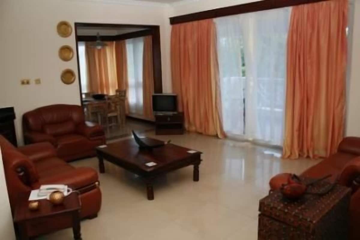 Phòng Suite, 2 phòng ngủ | Phòng khách | TV màn hình phẳng