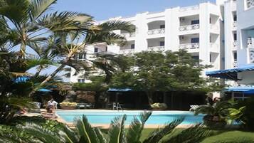 Outdoor pool, pool umbrellas