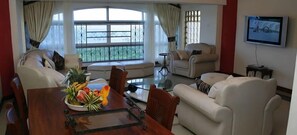 2 bars/lounges, rooftop bar