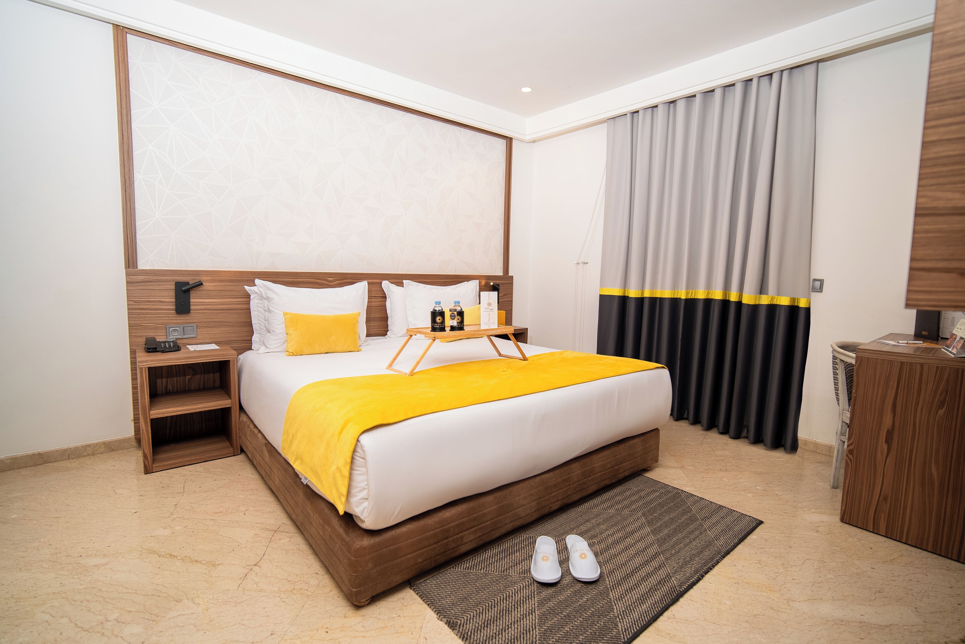 Ropa de cama de alta calidad, edredón, camas Select Comfort y minibar 