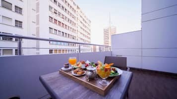 Daily buffet breakfast (EUR 13 per person)