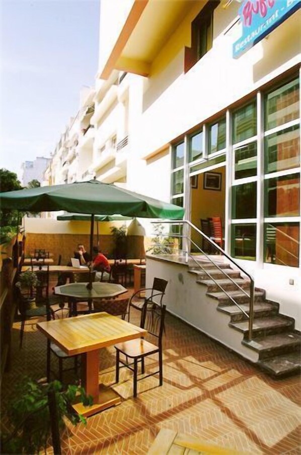 Lunch and dinner served, Irish cuisine - Hotel East West (Casablanca)
