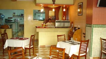 Déjeuner et dßner servis sur place, spécialités Cuisine irlandaise